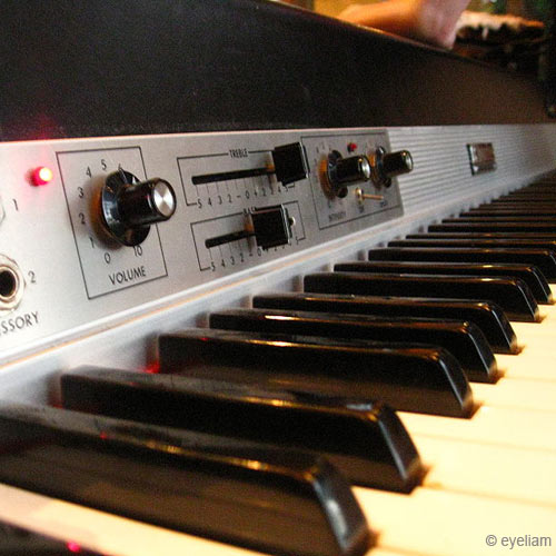 Instrumente answer: RHODES PIANO
