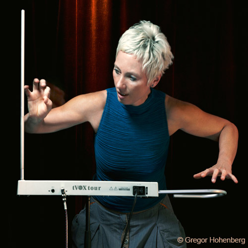 Instrumente answer: THEREMIN