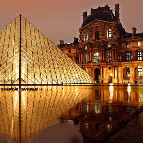 Postales answer: LOUVRE